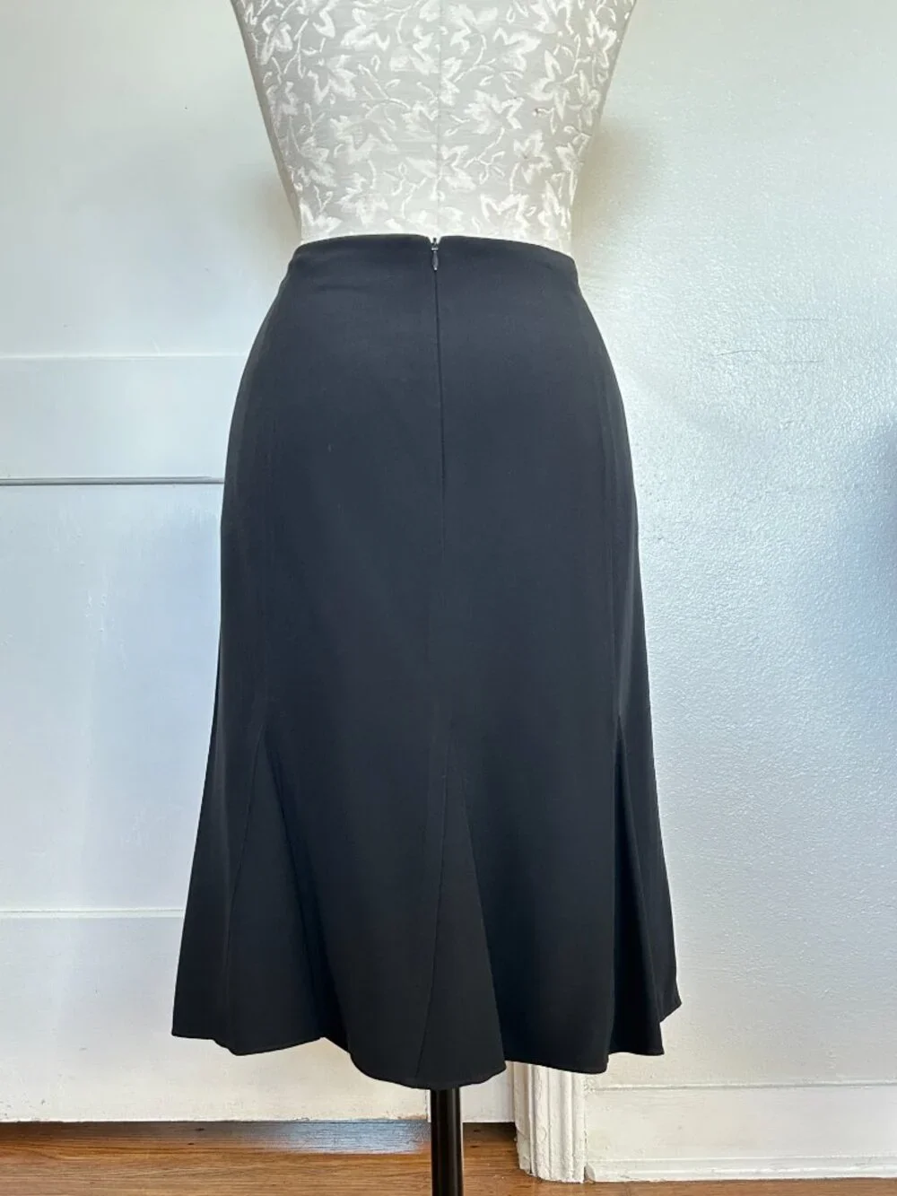 ELLEN TRACY Black A-Line Midi Skirt Size 14 Flare Hem Career Office Classic